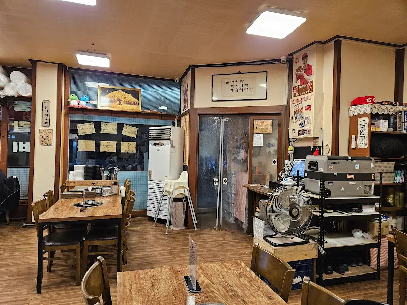 팔덕식당 내부