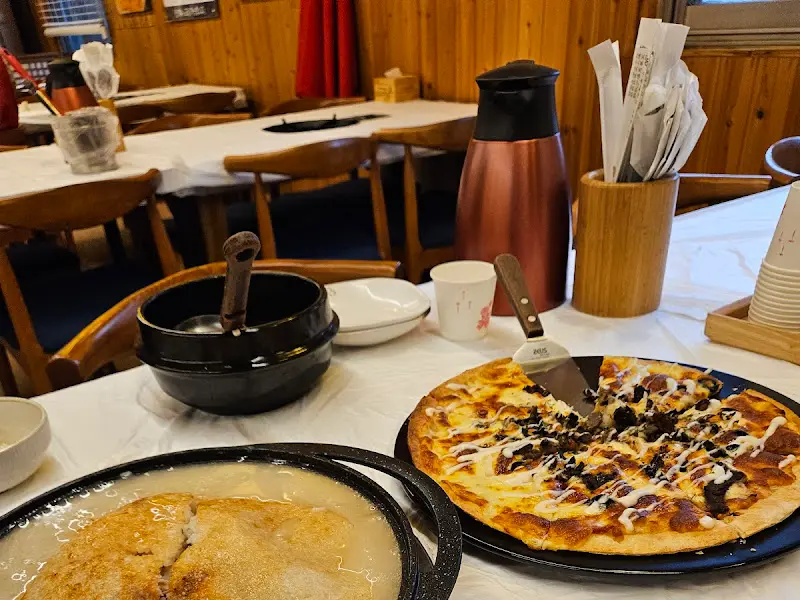 불고기 피자와 쭈꾸미 볶음