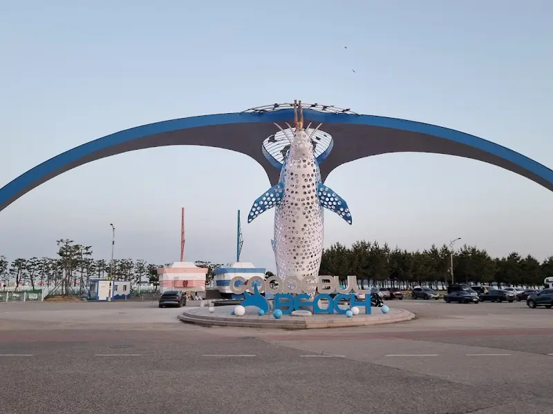 고래불해수욕장 입구 조형물