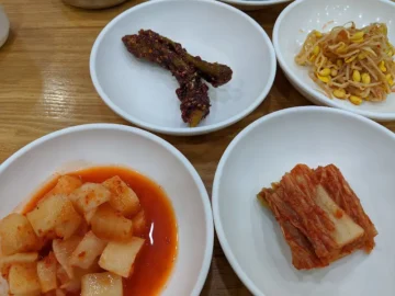 스무 해 넘는 추억 한 그릇, 전주 해이루에서 맛보는 감자탕의 깊은 향수 (전북대 맛집)