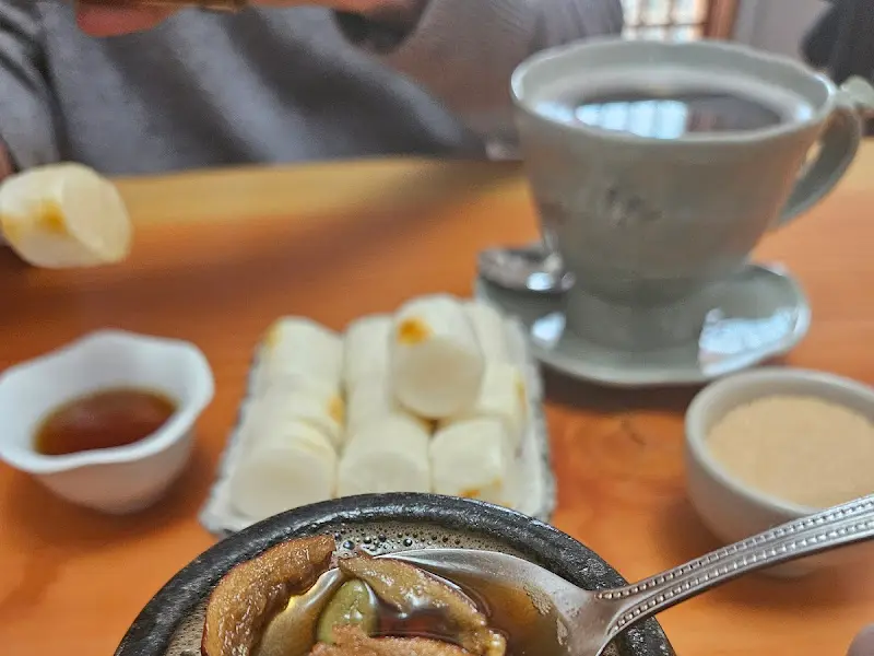 쌍화차와 꿀에 찍어먹는 가래떡