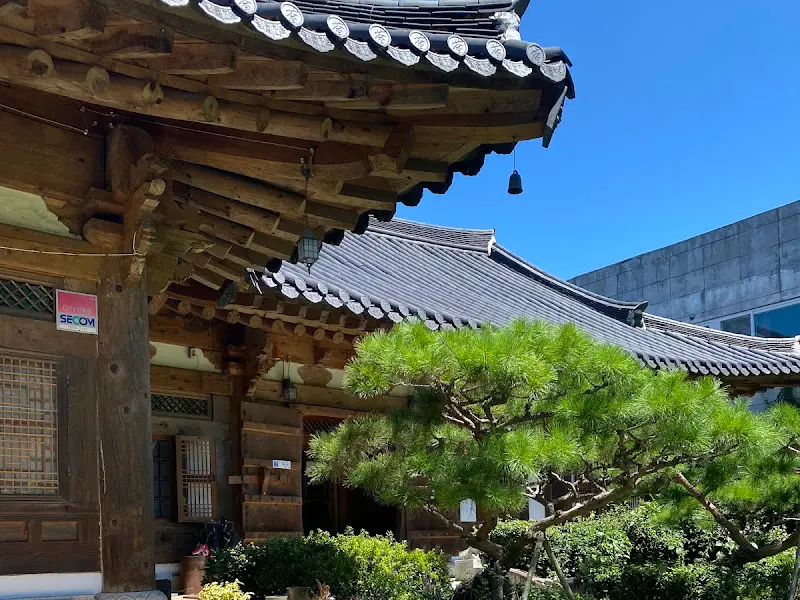 기와지붕이 아름다운 한옥 찻집 외관