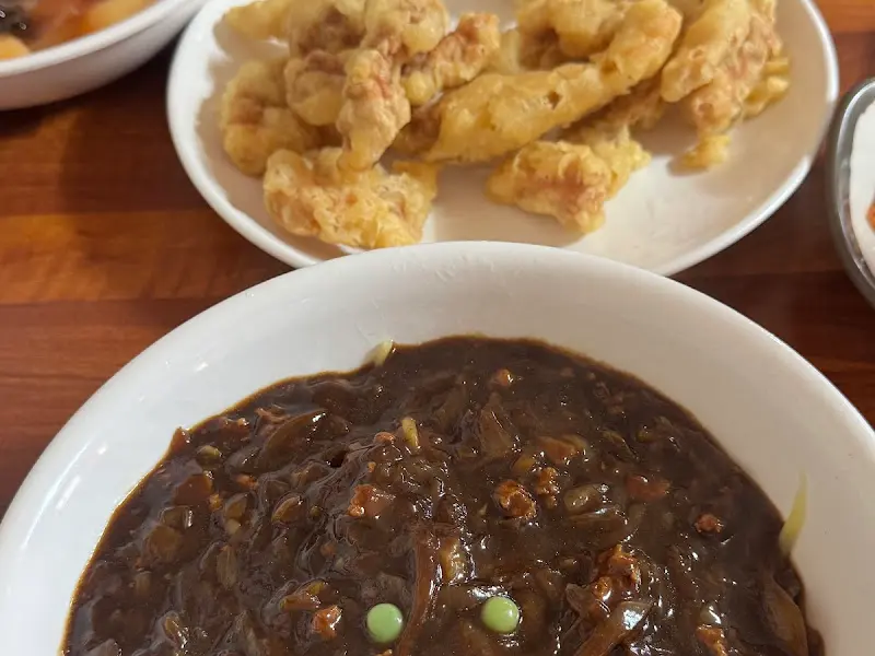 윤기가 자르르 흐르는 간짜장