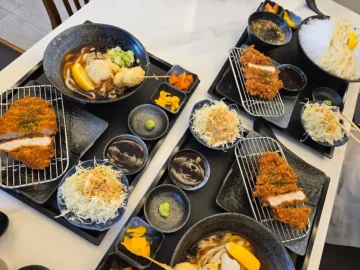 입 안에서 펼쳐지는 흑돼지 돈까스 미식 실험! 중문 관광단지 우동 한 그릇, 제주 맛집의 과학적 분석