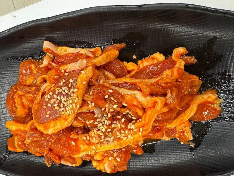 매콤달콤한 양념이 인상적인 오리주물럭