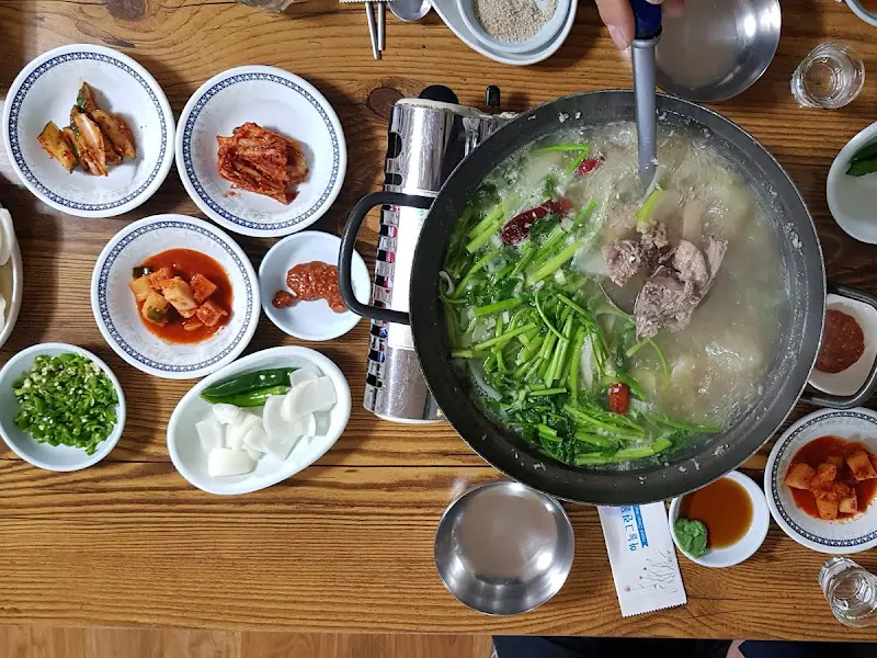 푸짐하게 차려진 한 상