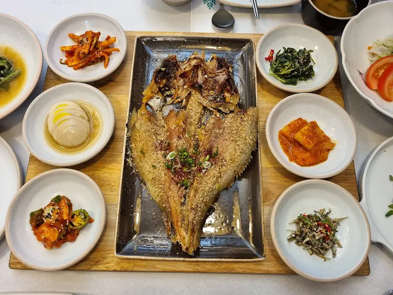 정갈하게 차려진 보리굴비 한상차림