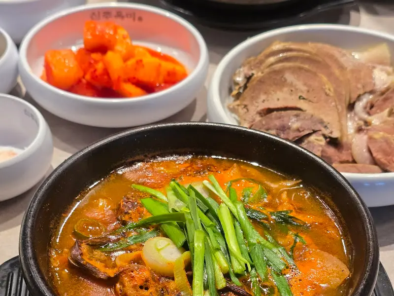 기본 반찬과 고사리 순대국