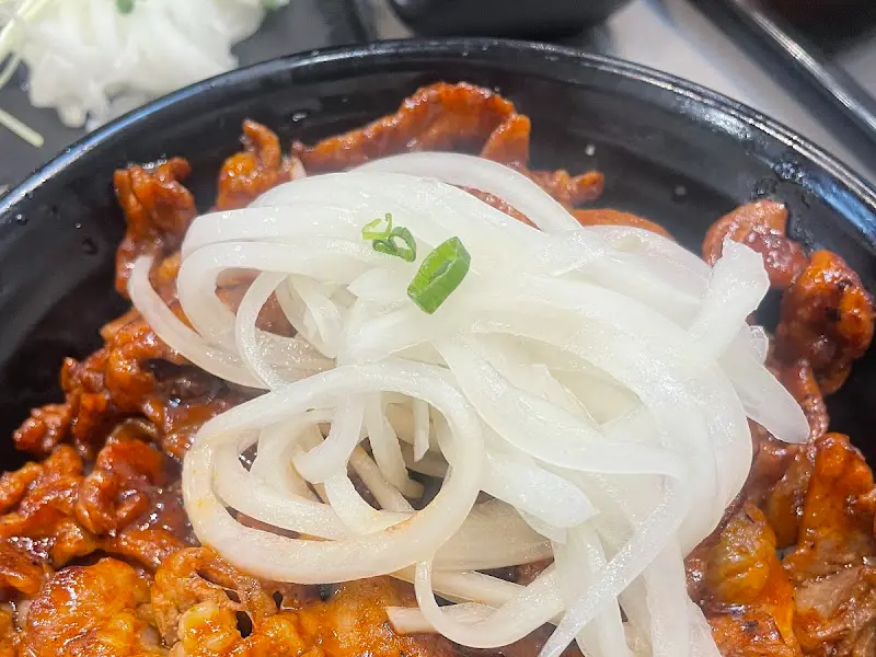 매운 포크 슬라이스 덮밥