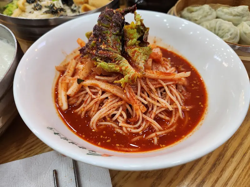 먕향비빔국수 전체 상차림