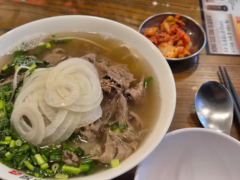 싱싱한 야채와 고기가 듬뿍 들어간 월남쌈