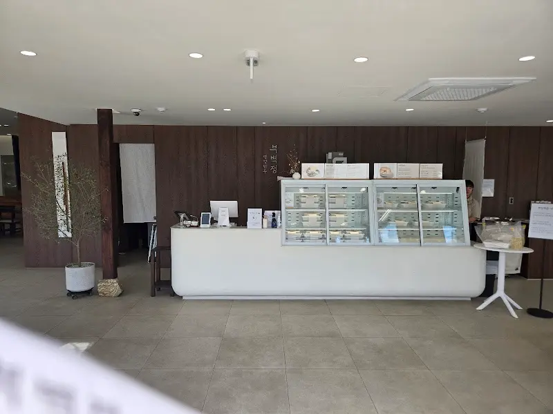 깔끔한 인테리어의 카운터