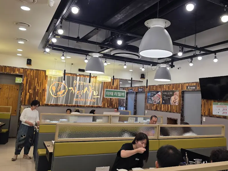 깔끔한 매장 내부