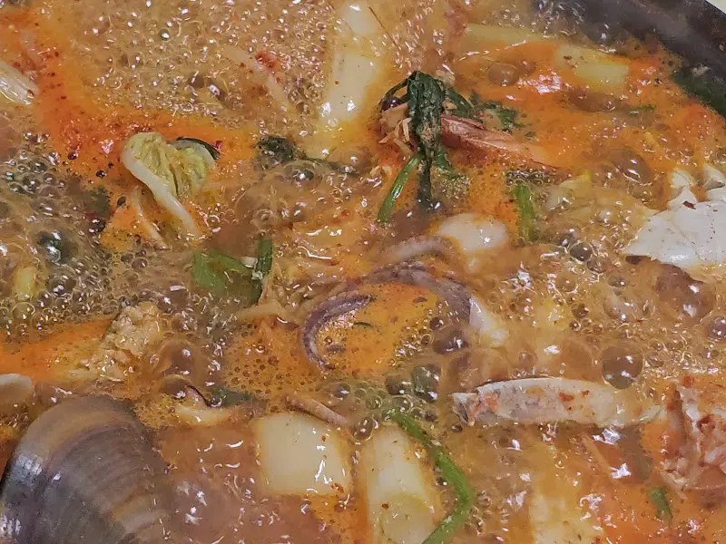 해산물이 듬뿍 들어간 해물탕