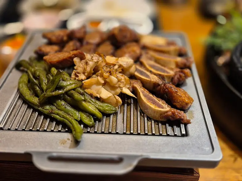 삿뽀로에서 제공되는 구이 요리