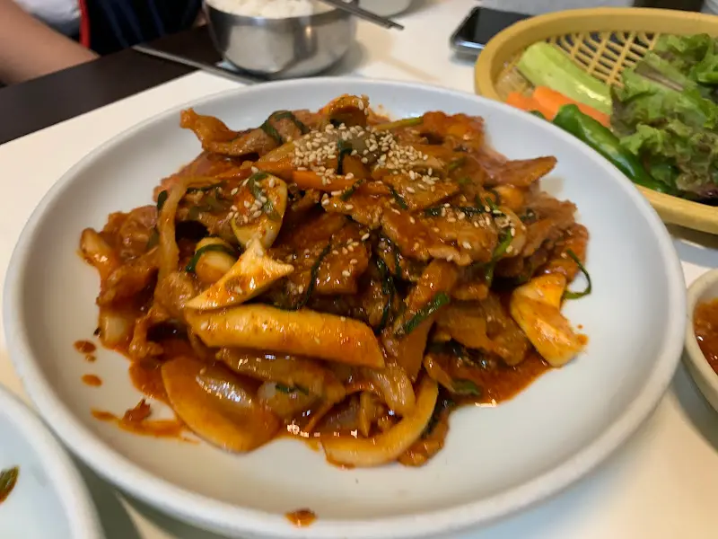 윤기 좔좔 흐르는 제육볶음