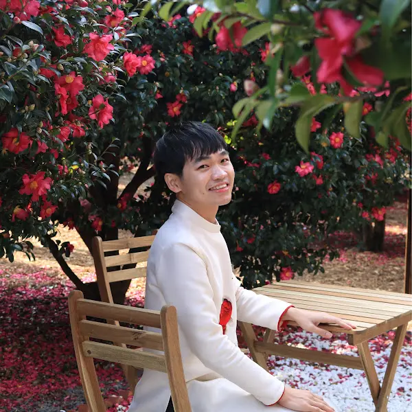 음식점 방문객의 사진