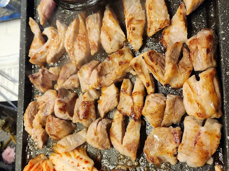 잘 익은 흑돼지 오겹살