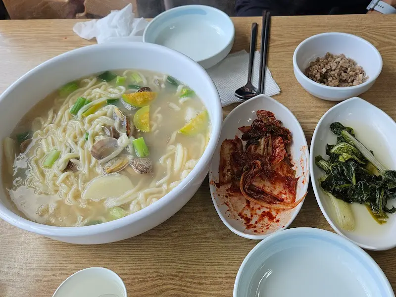 바지락칼국수 한상차림