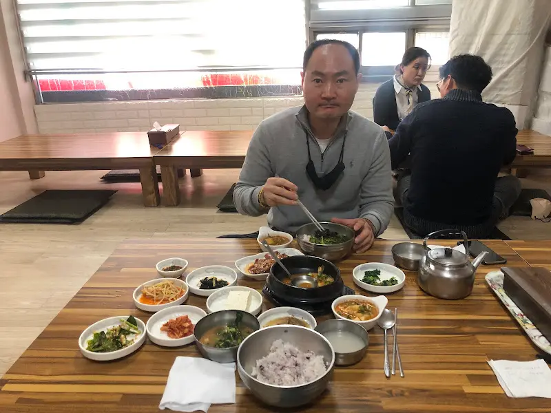 혼밥 하는 손님