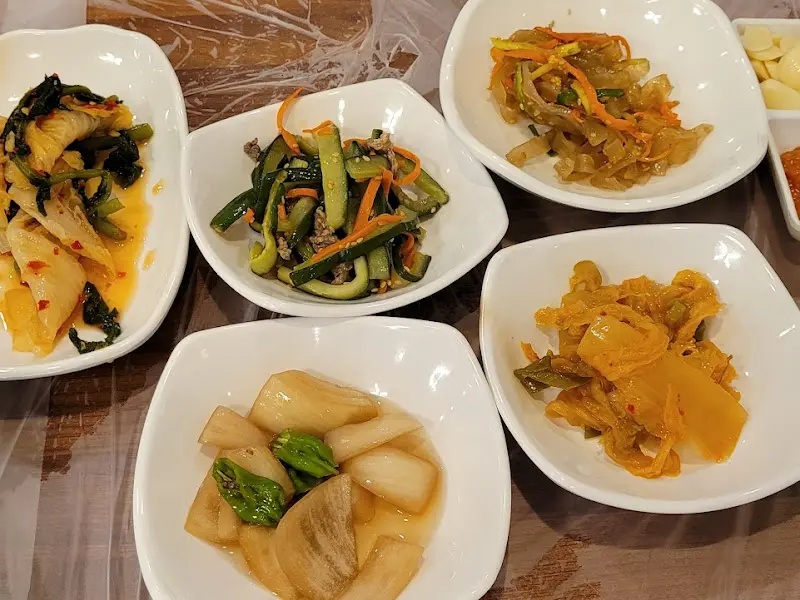 다양한 밑반찬들