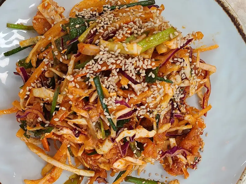 매콤새콤한 회막국수