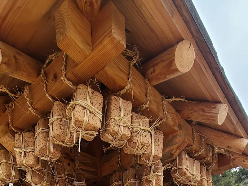 메주가 주렁주렁 매달려 있는 모습