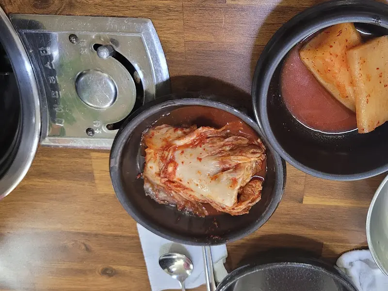 잘 익은 김치와 깍두기의 모습