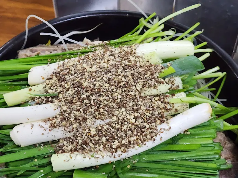 감자탕에 듬뿍 들어간 마늘