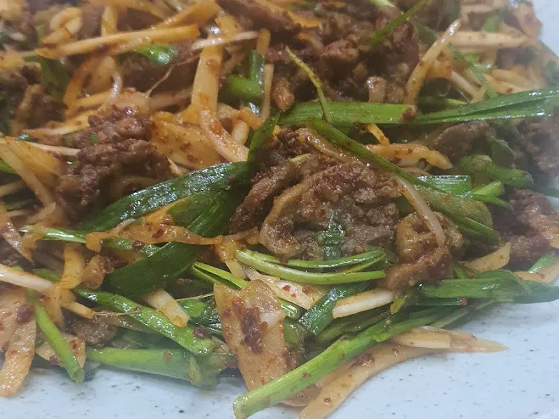 초원의 집 오리무침 클로즈업