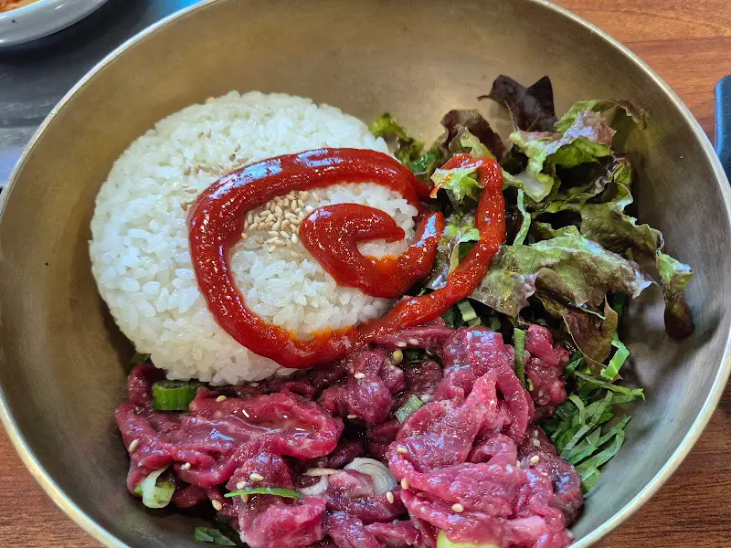 환상적인 비주얼의 육회 비빔밥
