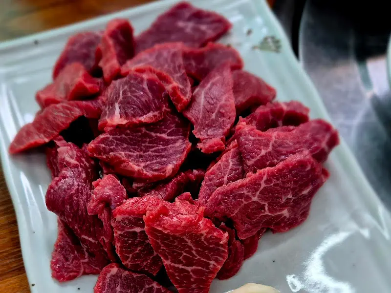 선홍빛 육사시미