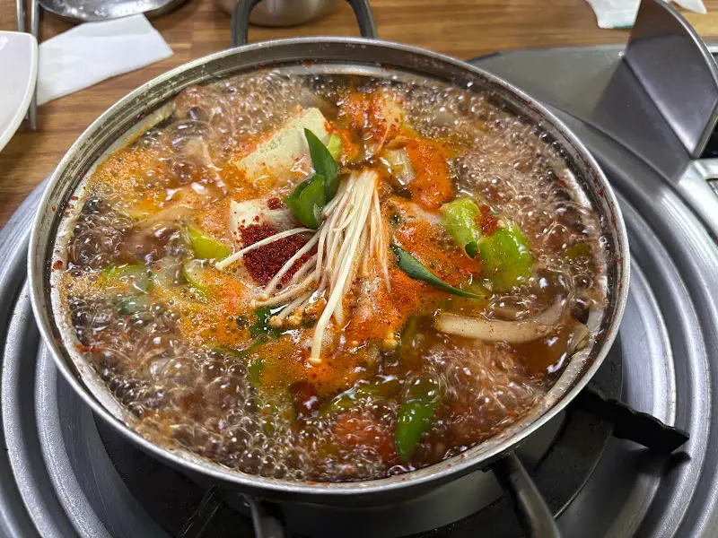 보글보글 끓는 조기 매운탕