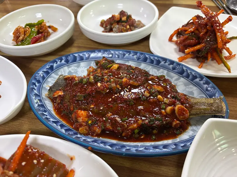 윤기가 흐르는 가자미 구이