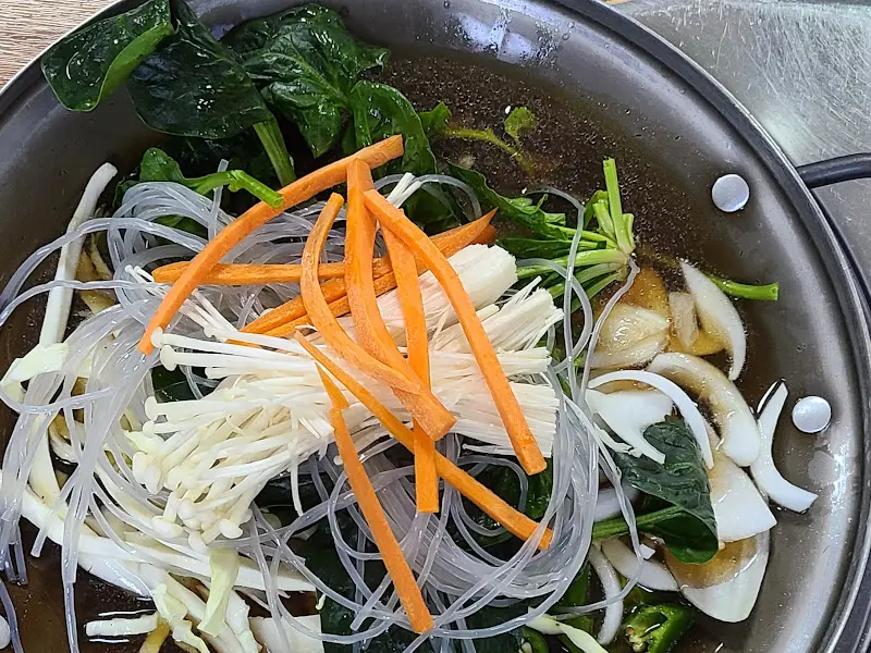 알선식당의 정갈한 밑반찬들