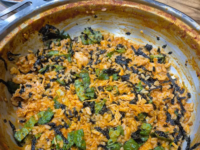 닭볶음탕 양념에 볶아진 볶음밥