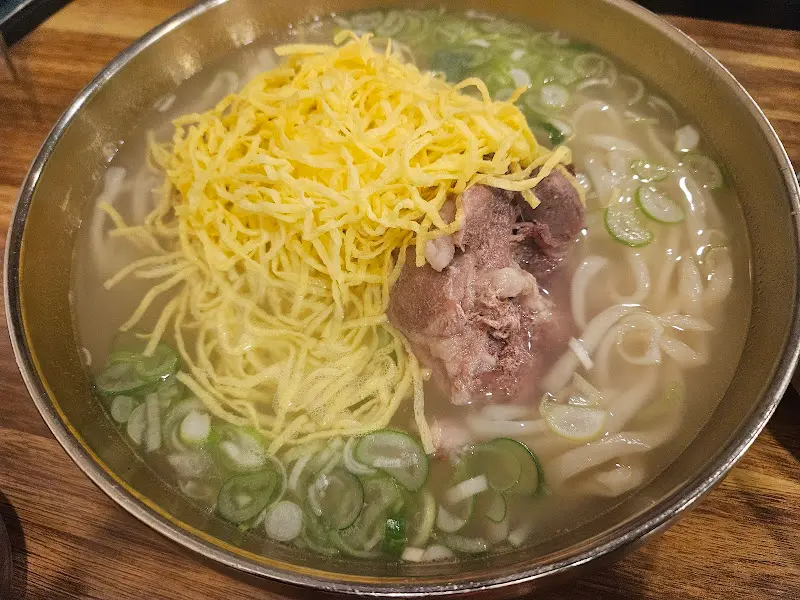 뼈칼국수 근접샷
