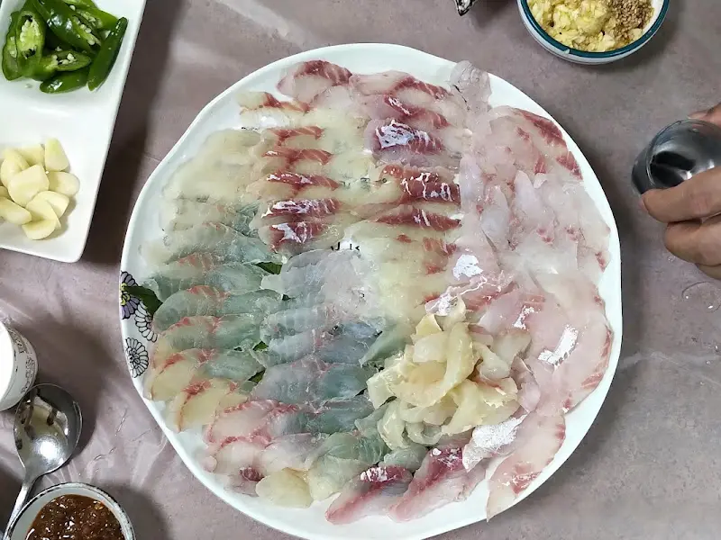 신선한 쏘가리회