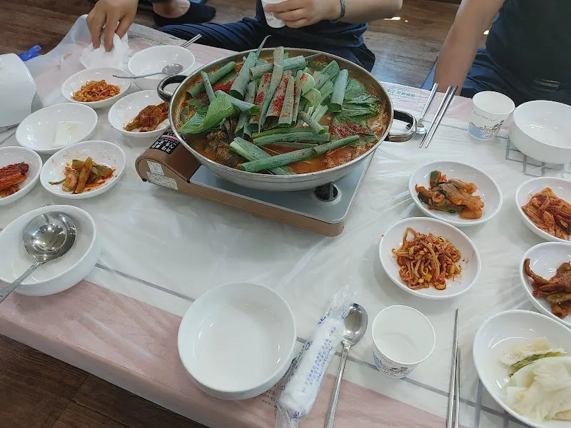 매운탕 한 상 차림