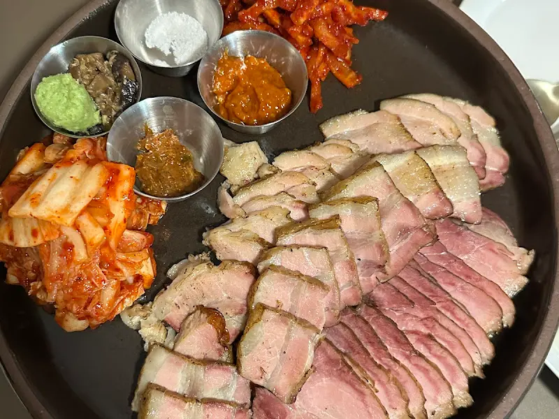 항아리 바베큐와 곁들임