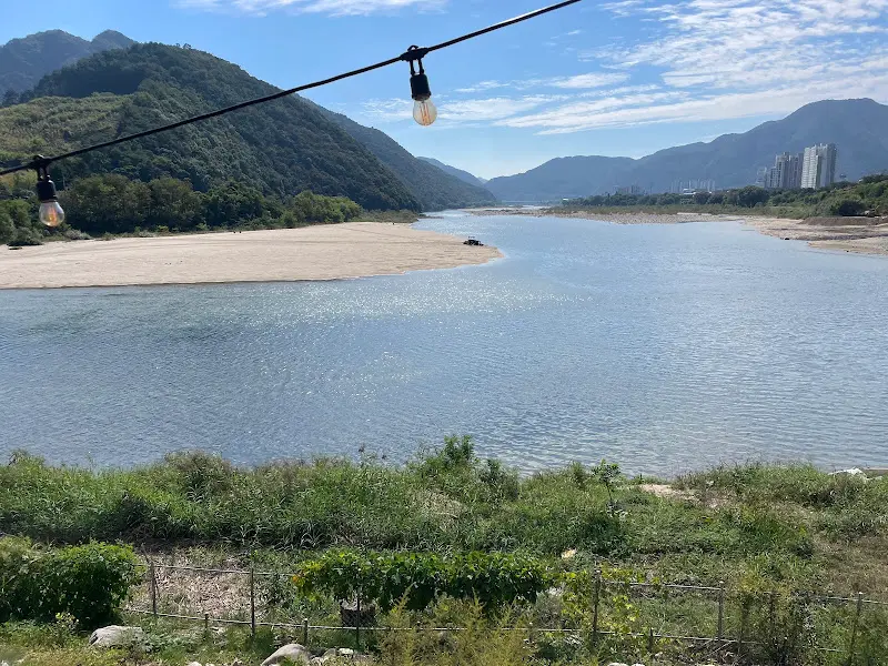 카페에서 바라본 아름다운 소양강 풍경