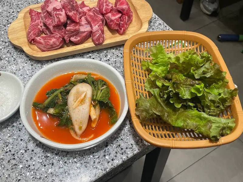 생갈비와 함께 제공되는 밑반찬