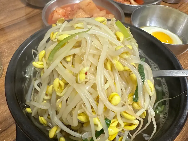 콩나물이 정말 푸짐하게 들어있다.