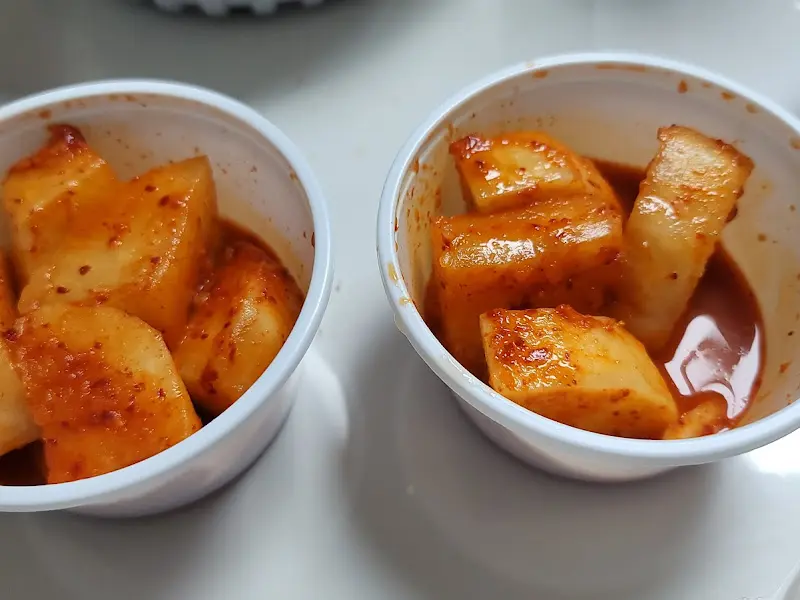 육지사람해장국 깍두기