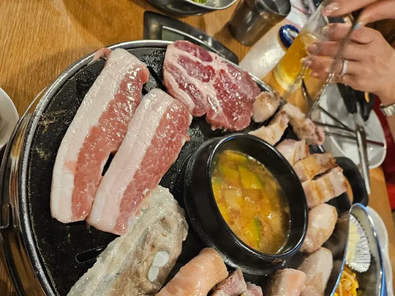 맛있게 구워진 삼겹살