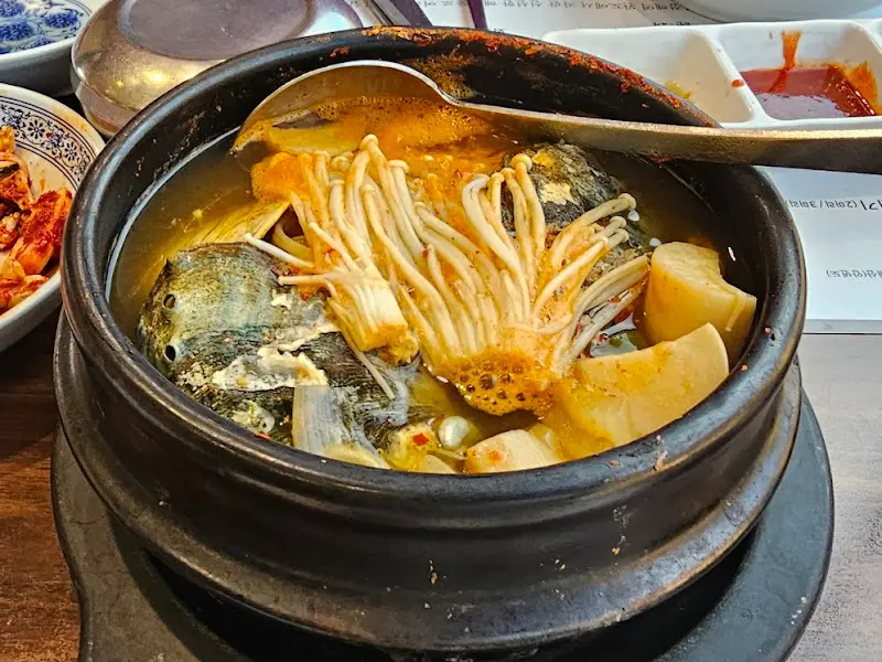 전복해물뚝배기