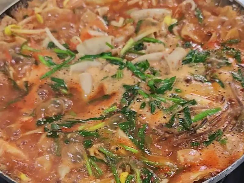 보글보글 끓는 곱창전골