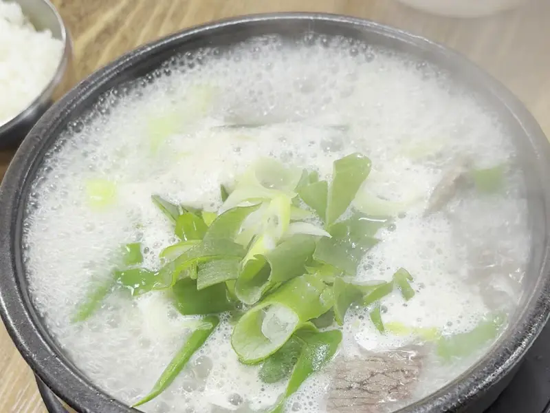 뜨끈한 곰탕 한 그릇