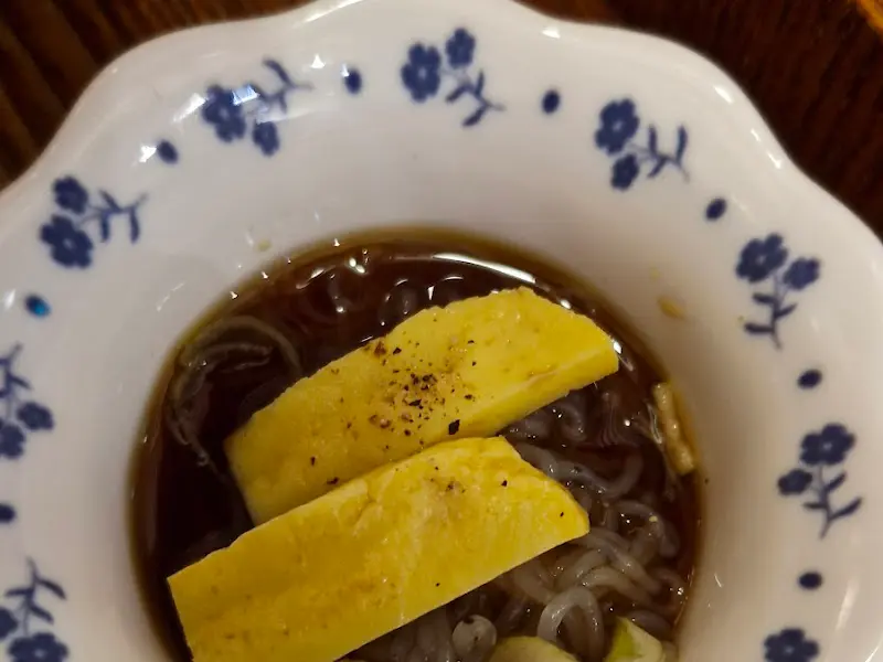 예쁜 그릇에 담긴 반찬