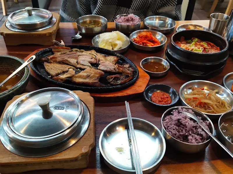 정갈하게 차려진 한 상